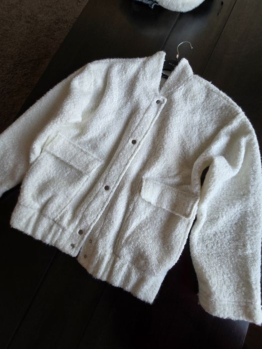 Бяло дамско яке оувърсайз