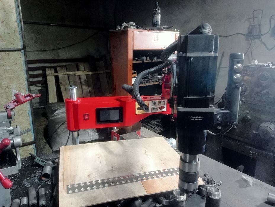 Продам резьбонарезной манипулятор  новый