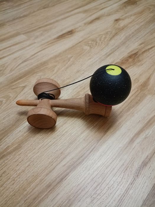 Kendama Tama Okendama Revo și Ken Okendama Maze Antiskid v2