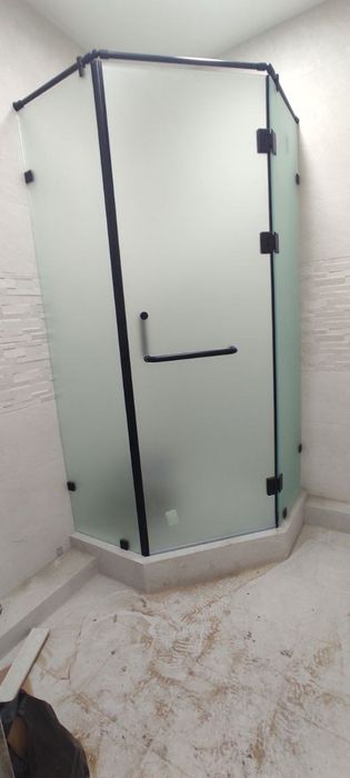 Стеклянные перегородки. Душевые кабины