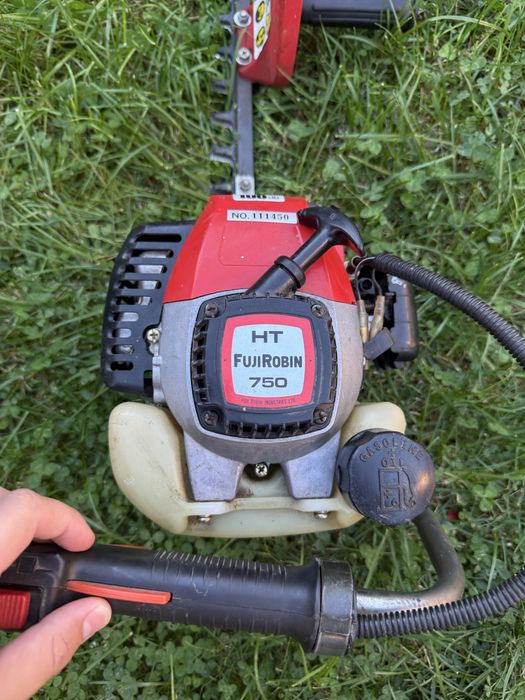 Motocoasa motounealta pe benzina tuns gard viu