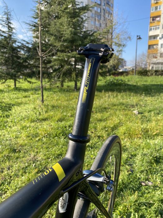 Карбонов Шосеен велосипед Scott addict