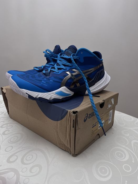 Волейбольные кроссовки ASICS Metarise
