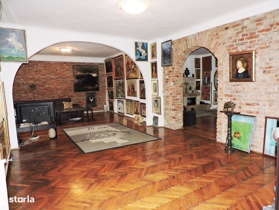 Vila impunatoare in Andrei Muresanu, D+P+M, teren 475 mp