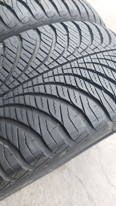 Всесезонни гуми 235/45/19 Goodyear Vector4Seasons 2 броя
