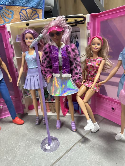 14 Barbie 1Ken 3 dulapuri