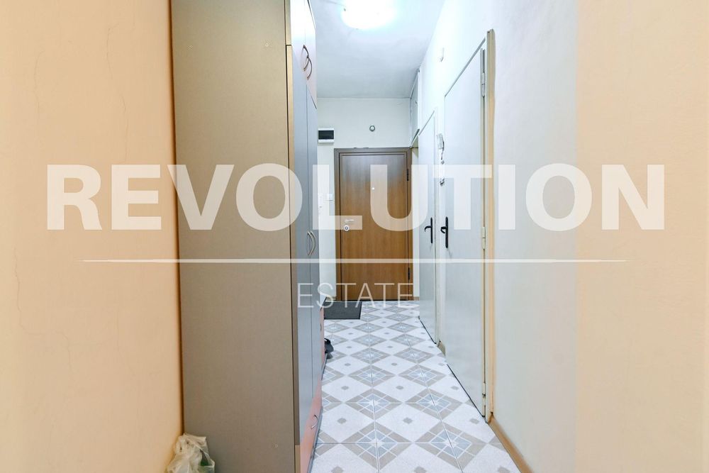 Двустаен апартамент в ж.к. Хаджи Димитър