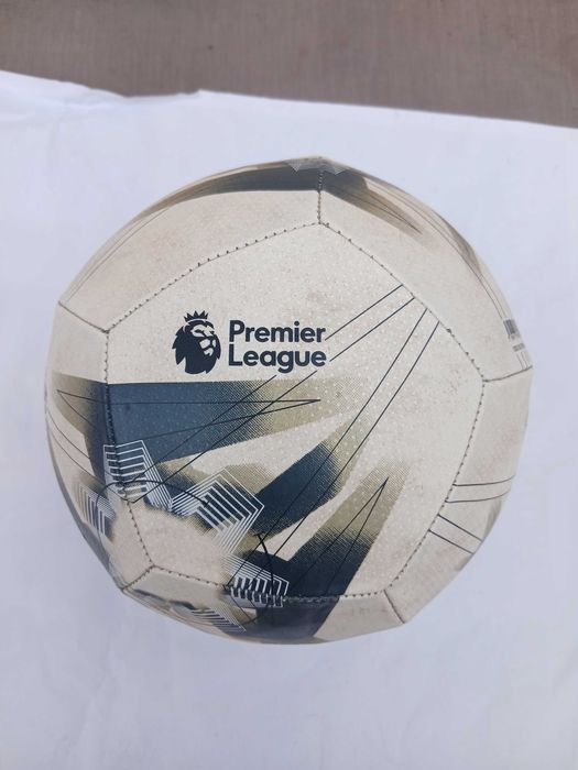 Футболна топка NIKE PITCH Premier League.