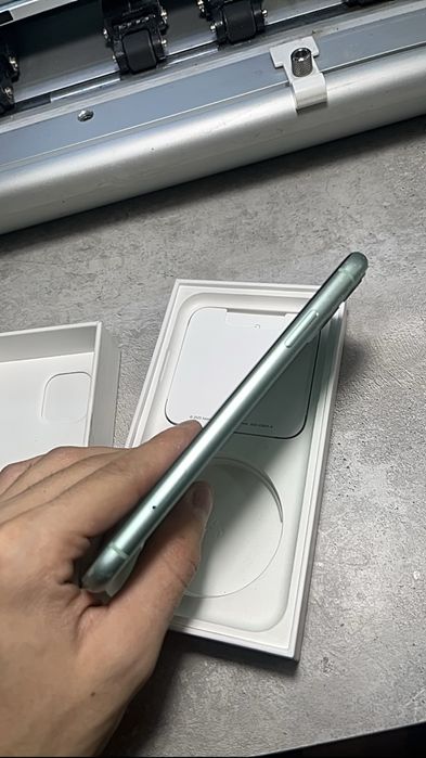 iPhone 11 128ГБ 75АКБ полный комплект