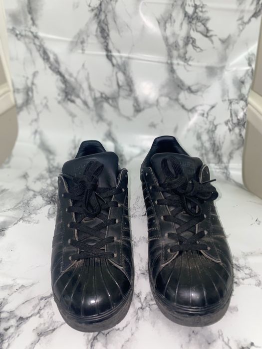 Распродажа кроссовок