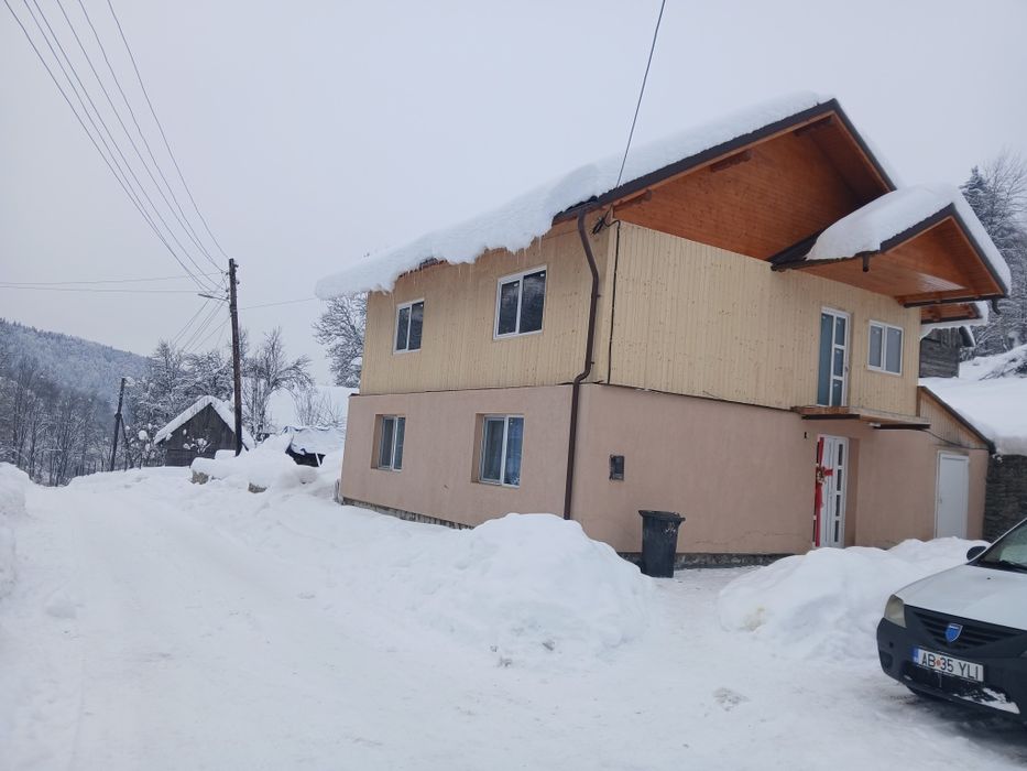 Casa de vanzare sau afacer în turism ,15000 metri pătrați teren în jur