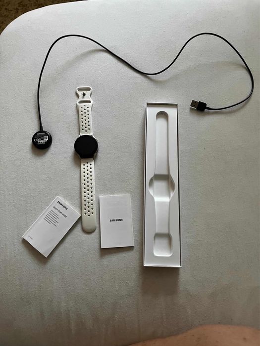 Samsung Galaxy Watch 4 - Перфектен