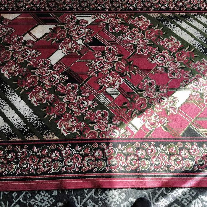 Продавам нови и ползвани килими и балатуми точни размери