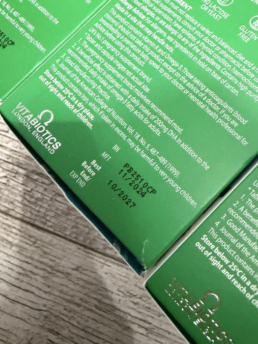 3 кутии Pregnacare витамини