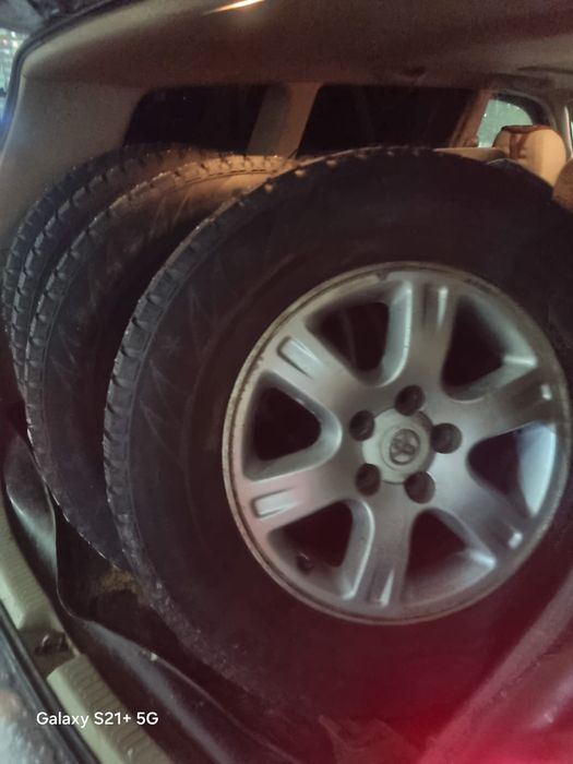 Продам комплект зимней резины