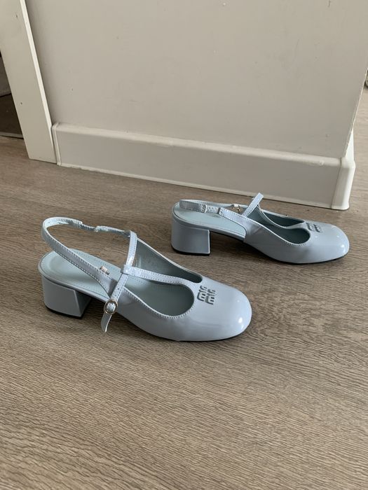Босоножки голубые miumiu
