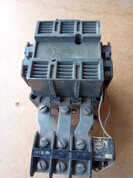 Продам автоматы 3 фазные,трансформаторы тока,трансформатор 220/36