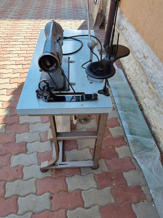 Mașina cusut SINGER electrica