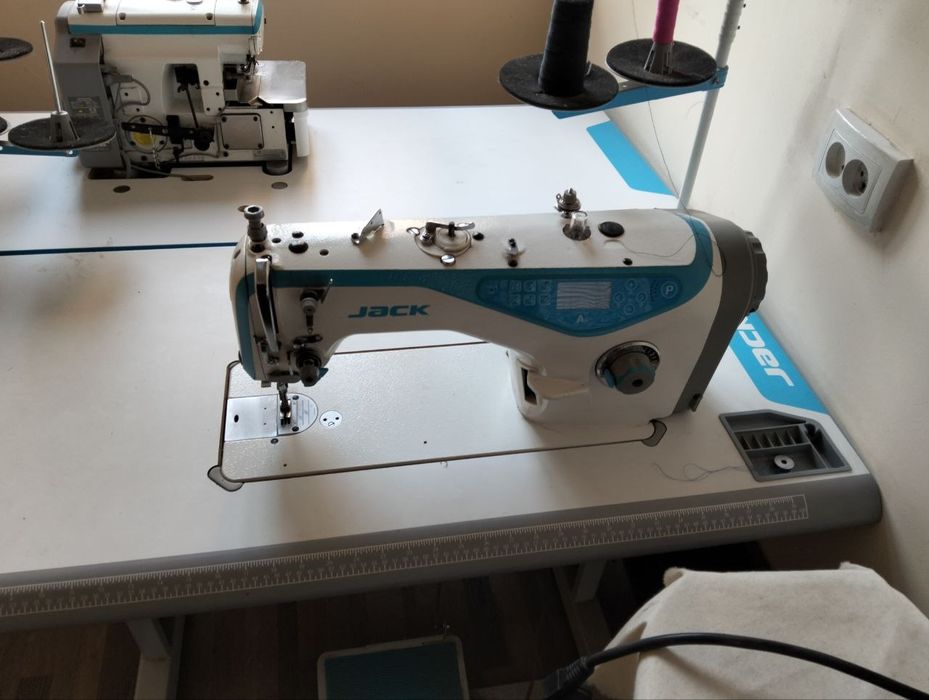 Tikuv moshina sotiladi