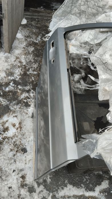 Дверь мерседес 190 продам