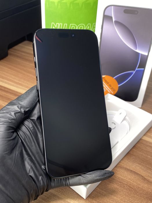 iPhone 16 Pro Max • 256 GB • Black Titanium