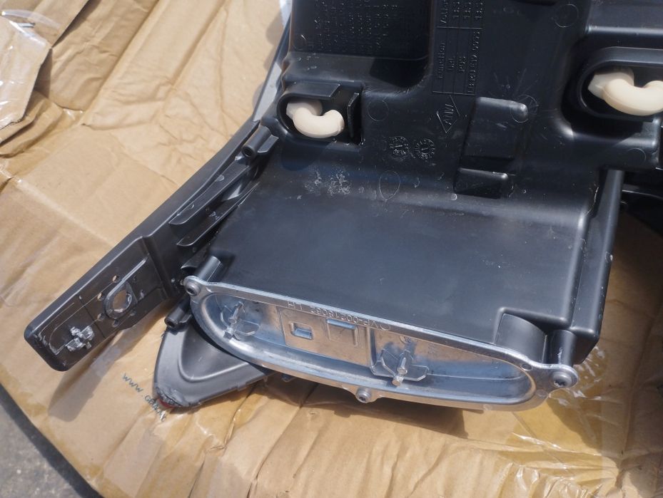 Far stânga Dacia Sandero Logan 3 funcțional