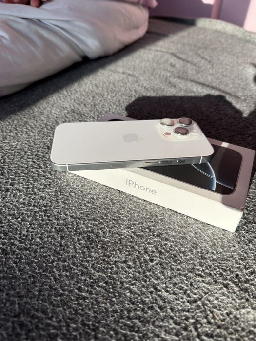 Продавам Iphone 16 pro