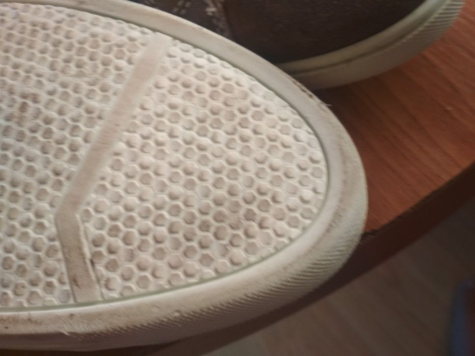 Маратонки 42 номер.