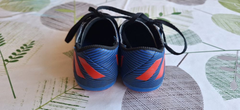 Продавам детски Бутонки Adidas