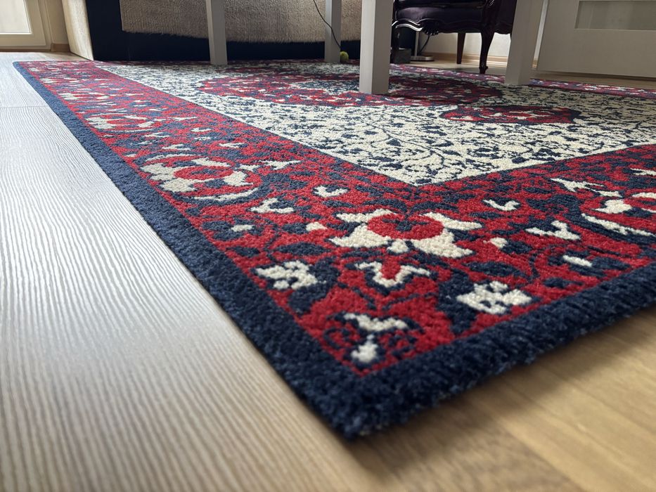 Продавам килим тип персийски - произведен в Сливен 201 х 294 см