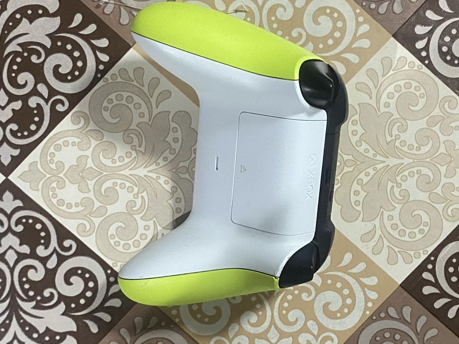 Оригинален джойстик Xbox Series X / S – перфектно състояние