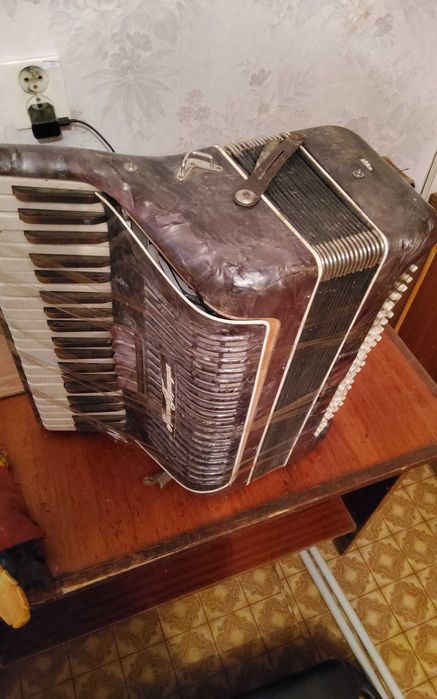 Продаю баян рубин 6