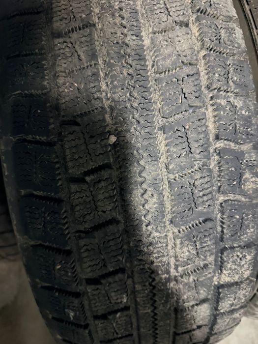 Продам резину 235/65/17