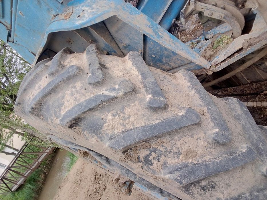 Срочний Т28 сотилади МТЗ матор МТЗ саталит куйилган.