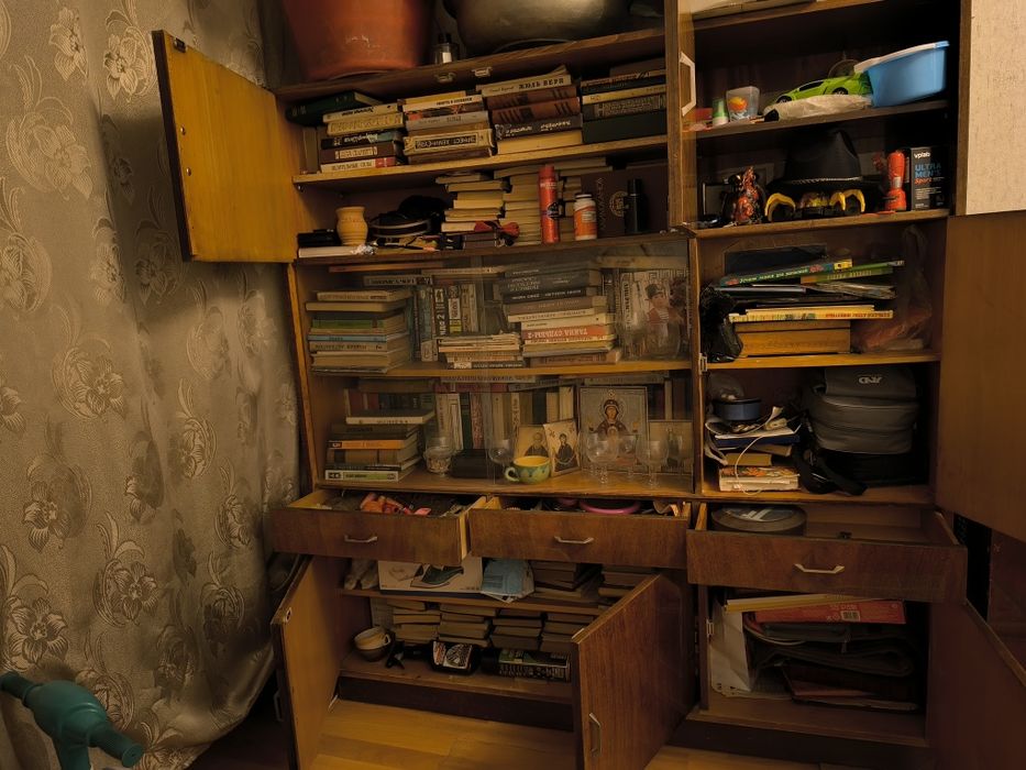 Продам шкаФ           .