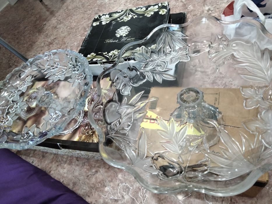 Продам тортницу в отличном состоянии