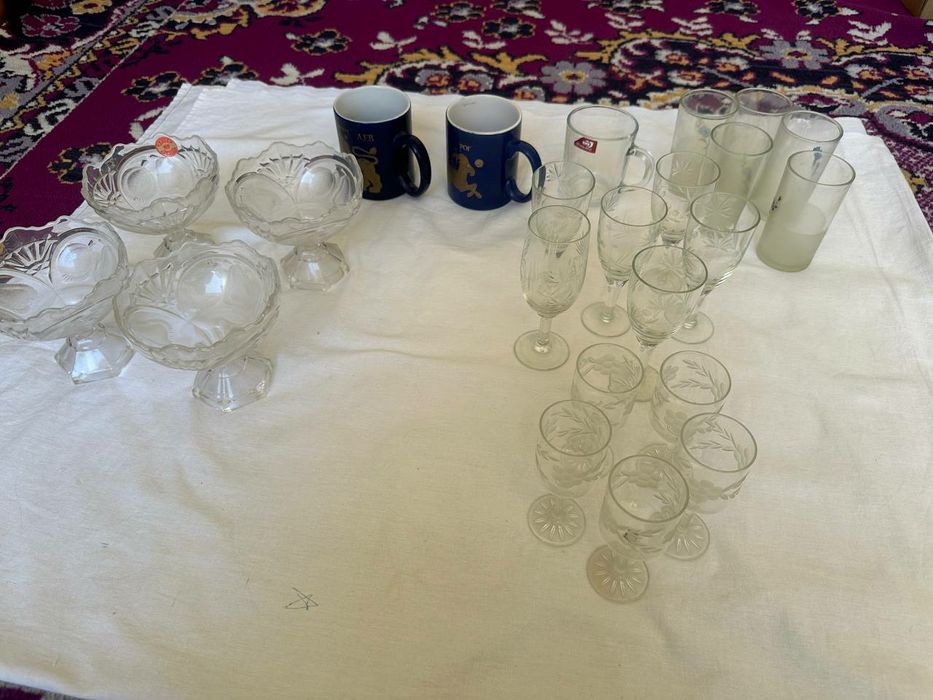 Stakan,vaza va tarelkalar va boshqa oshxona buyumlari