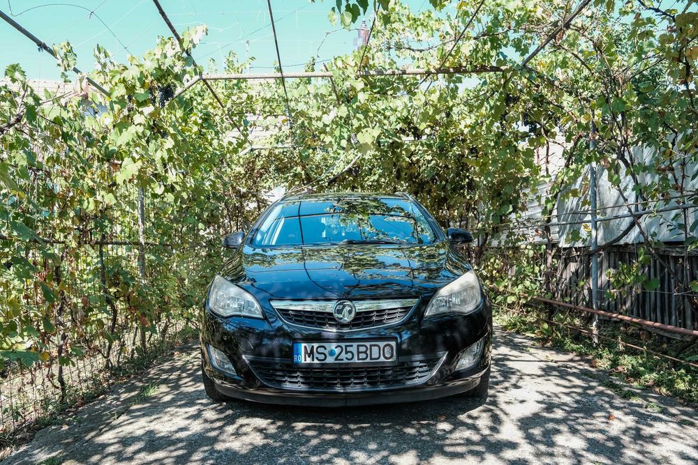 Opel Astra j Sports Tourer 2011 1.7 cdti, diesel