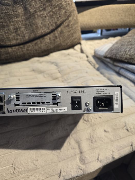 Cisco 1841 продам.