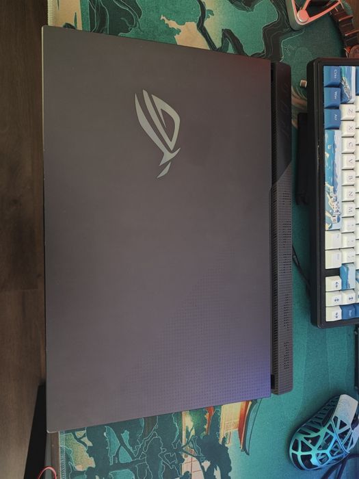 ASUS ROG Strix G17 - Ecran OK, Fără Procesor (Pentru Reparație/Piese)