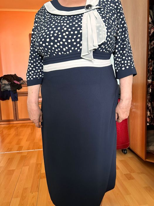 Продам платье! Размер 52-54.