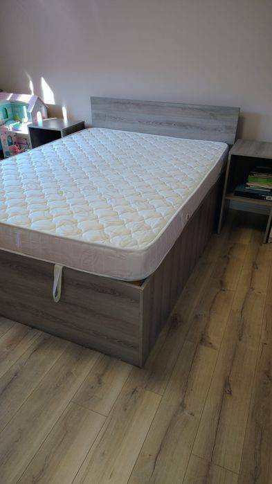 Комплект спалня с нощни шкафчета и матрак с повдигащ механизъм