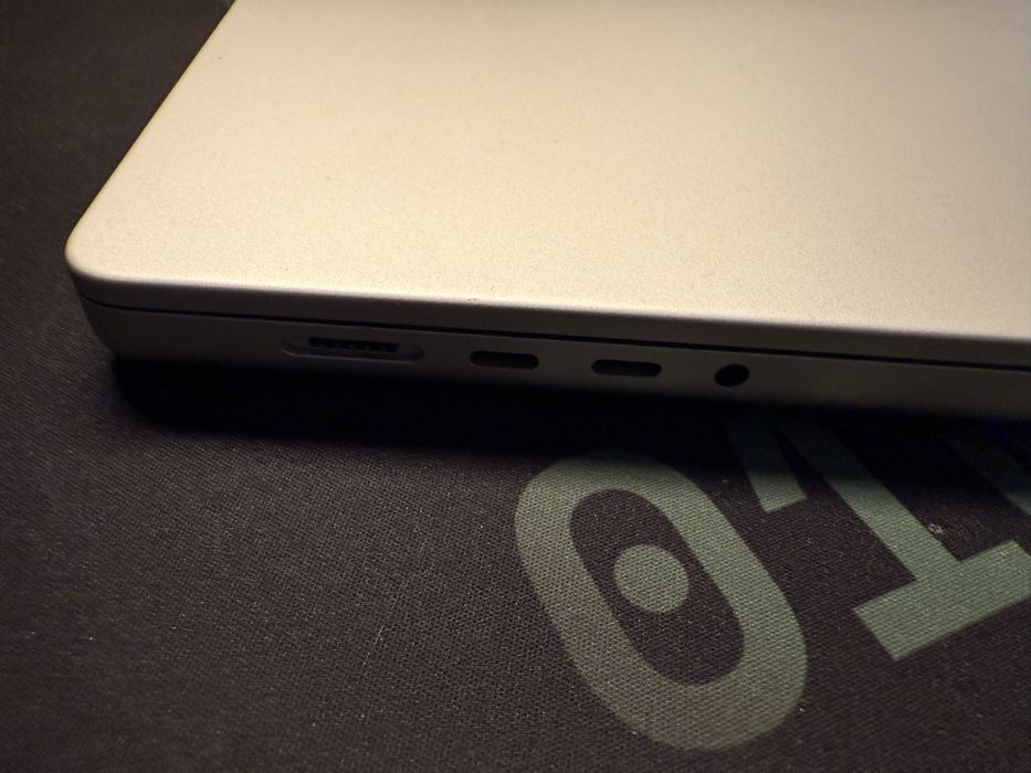 MacBook Pro 16” (2021) M1 Max, 64GB RAM, 1TB SSD — Ca nou