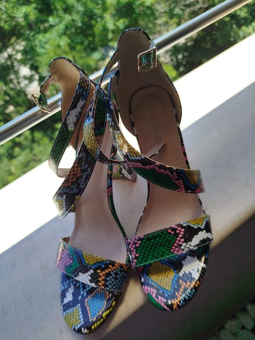 Обувки с дебел ток