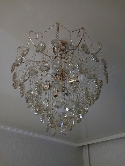 Продам люстру б/у