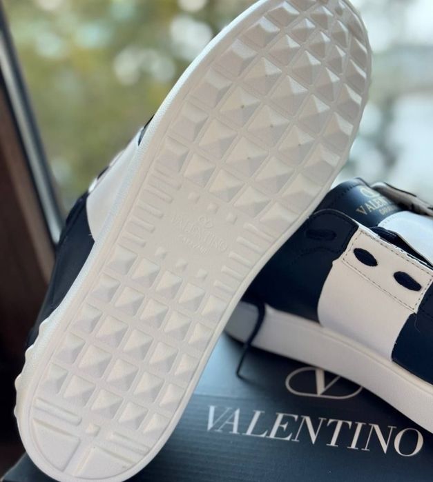 Продажа мужской обуви Valentino . 40-44 размеры