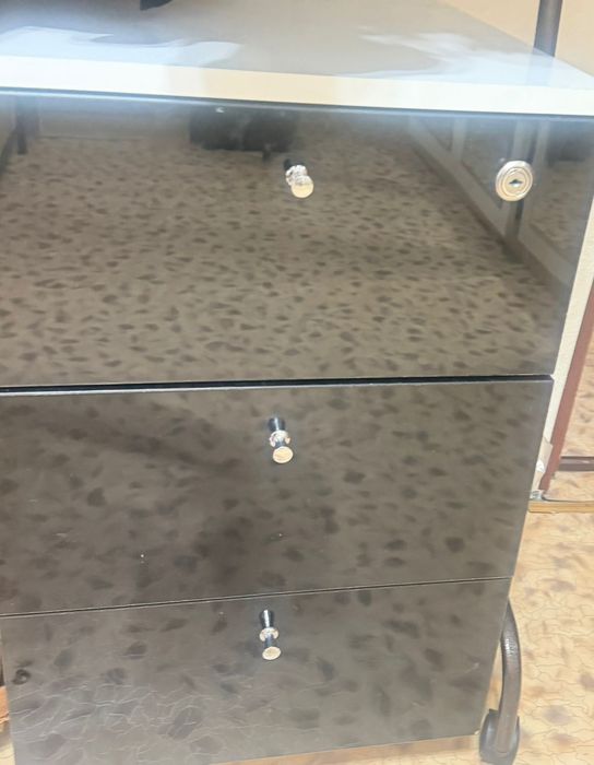 Продам Шкаф, тумба на замках