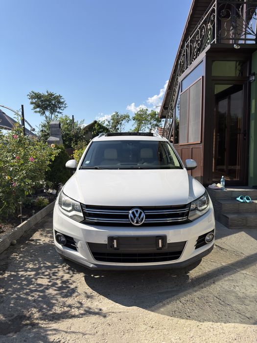 Volkswagen Tiguan Highline 2.0 TDI 140 CP DSG 4Motion | Panorama | Bi-Xenon | Park Assist