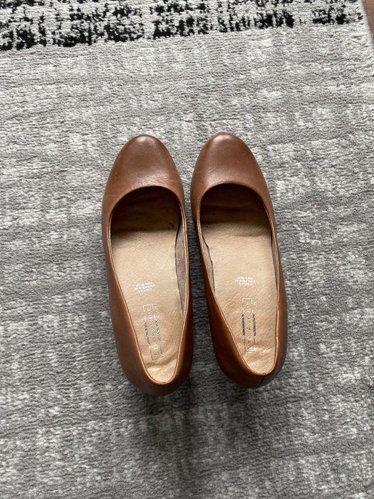 Vand pantofi de piele marimea 37 in conditii foarte bune
