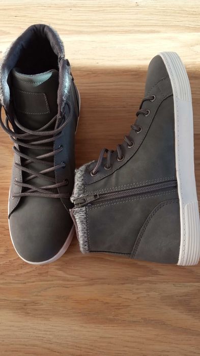 Дамски сиви спортни боти